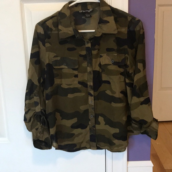 Camo print Red Snap blouse - Picture 1 of 3